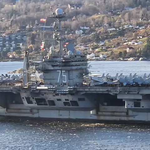 4 USS Harry S. Truman (CVN-75) in Oslo, Norway