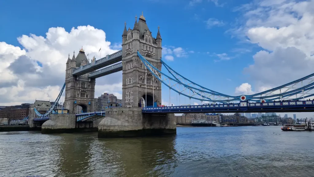 Tower Bridge ved River Thames