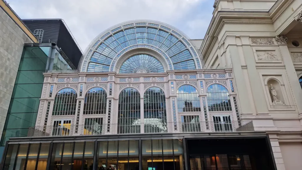 Eksteriøret til Paul Hamlyn Hall i Royal Opera House