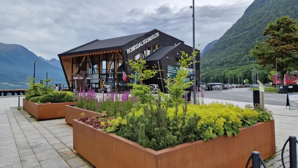 Romsdalsgondolen og Åndalsnes stasjon