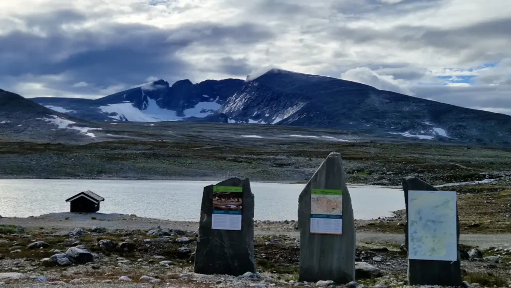 DNT Snøheim ved foten av Snøhetta