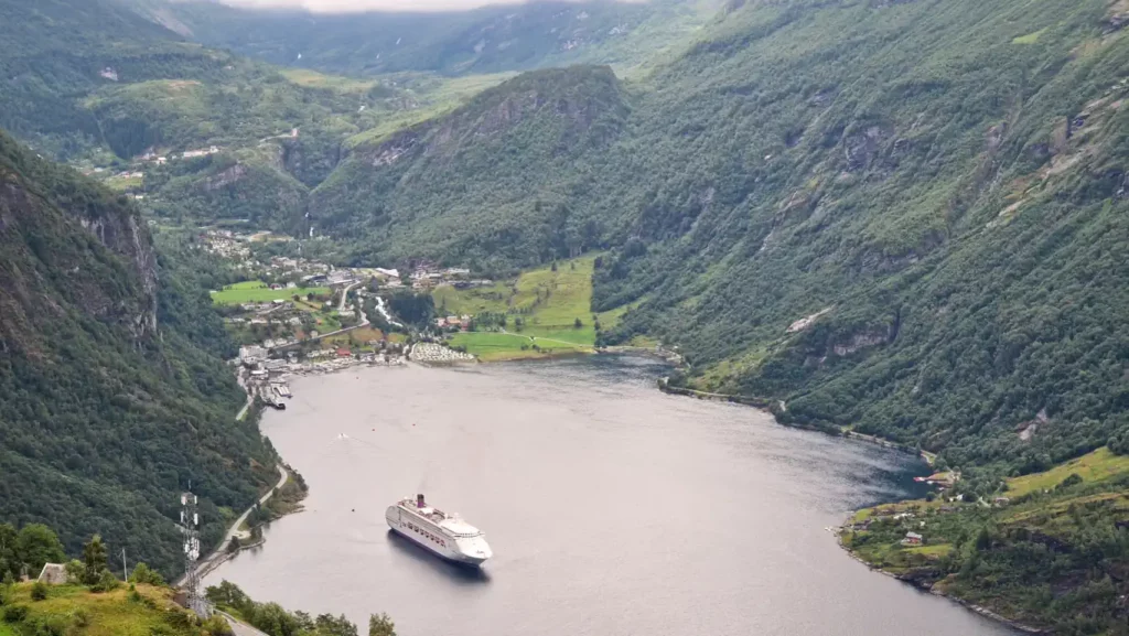 Geiranger sett fra Ørnesvingen