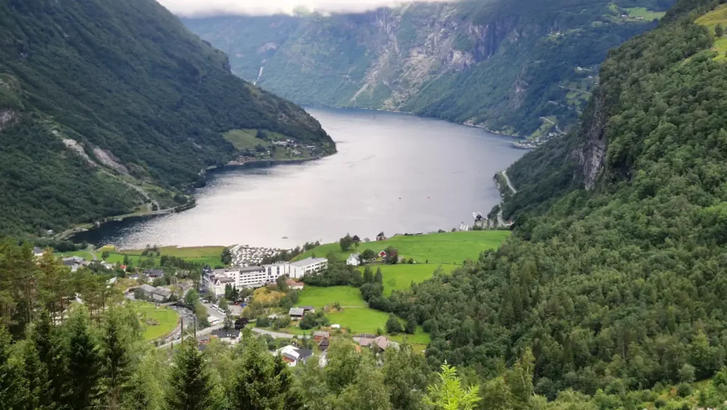 Geiranger sett fra Flydalsjuvet