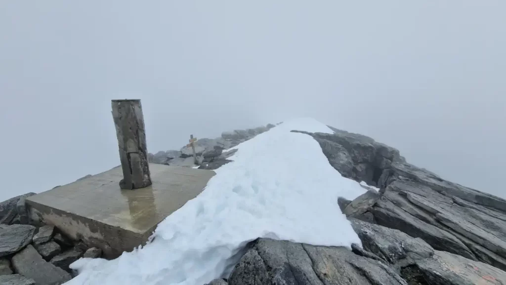 Snø på Stortoppen, Snøhetta