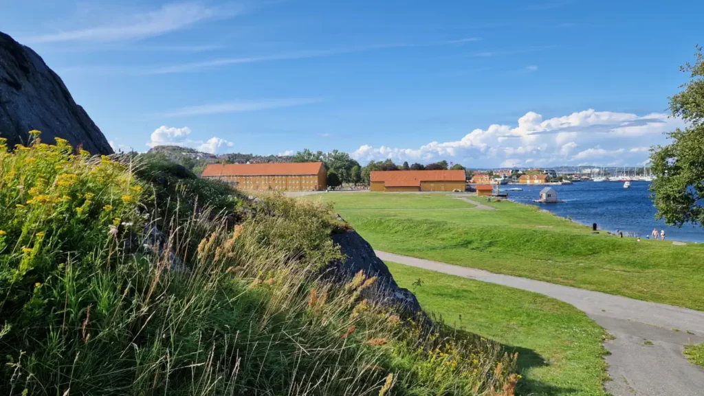 Kadettbrakka og Galeiskurene på Fredriksvern