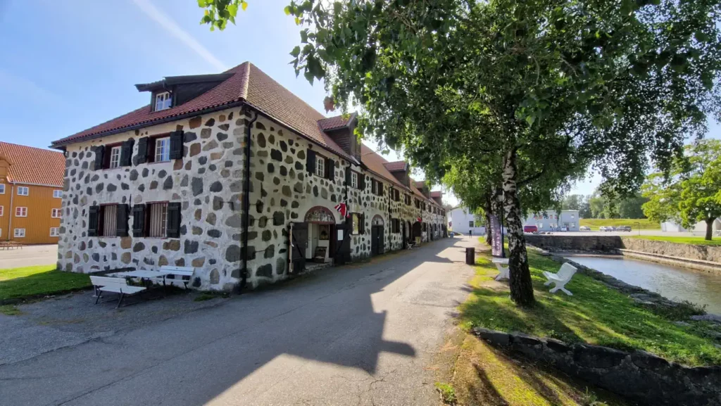 Steinbrakka og kanalen på Fredriksvern