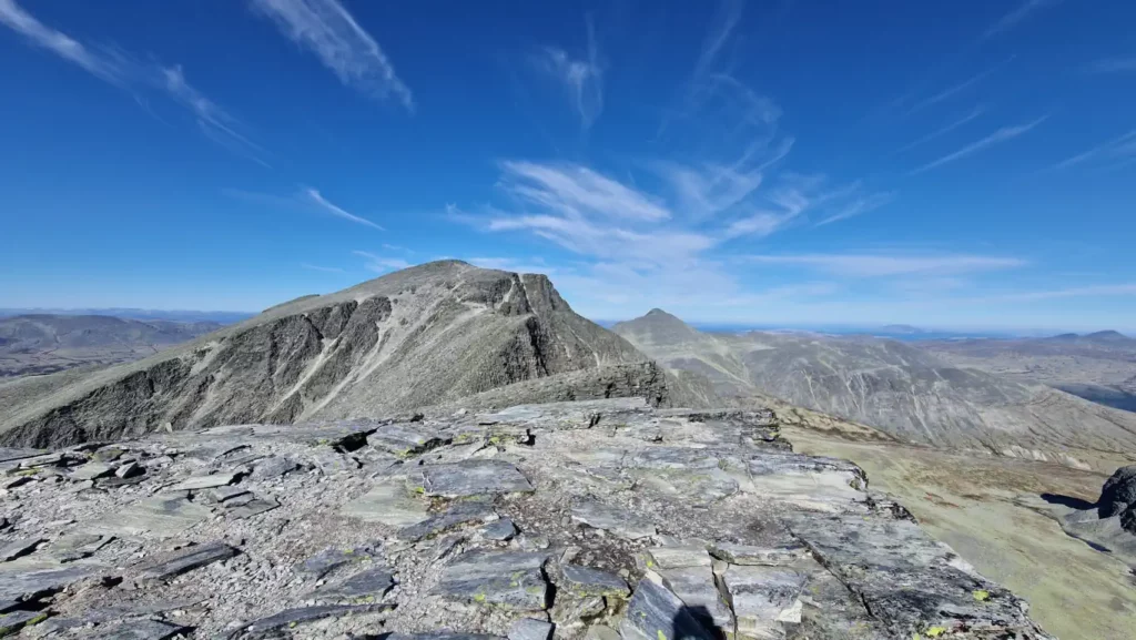 Rondslotttet 2138 moh. sett fra Vinjeronden 2044 moh.