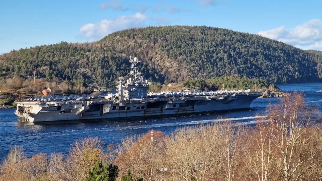 USS Harry S. Truman i Drøbaksundet