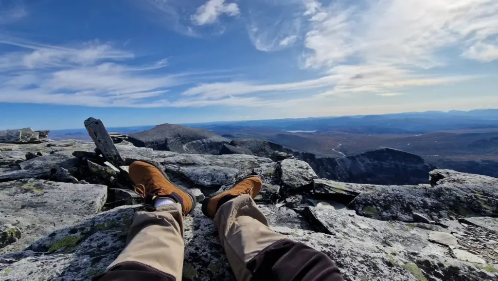 Topp-platået på Rondslotttet 2178 moh. med utsikt mot Spranget 1080 moh.